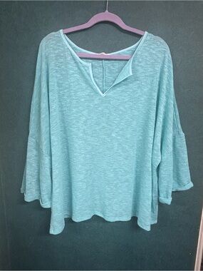 NWOT Myesper Women's Relaxed V-Neck Knit Top